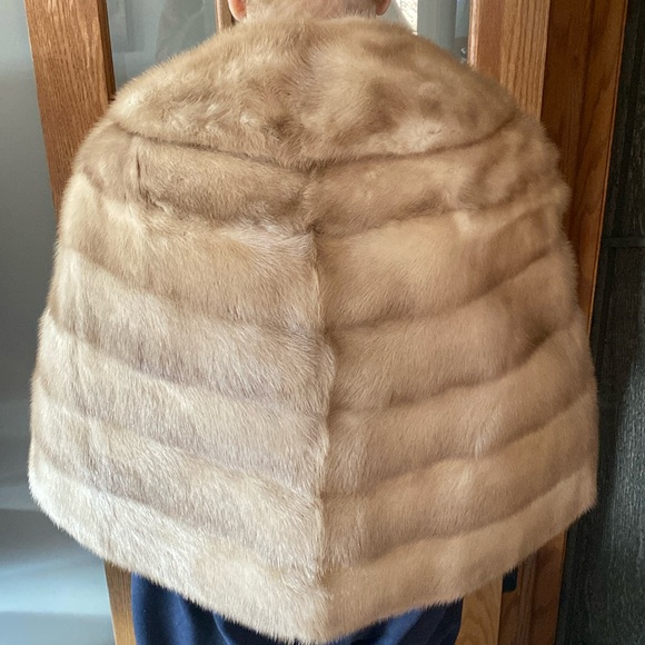 Avenue Montaigne Women’s O/S Mink Fur Stole With Satin Lining Color Autumn Haze - Picture 3 of 12